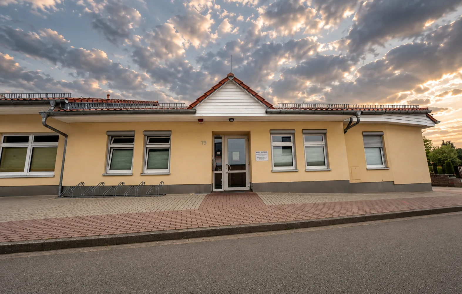 Außenansicht der Hausarztpraxis Rhumspringe