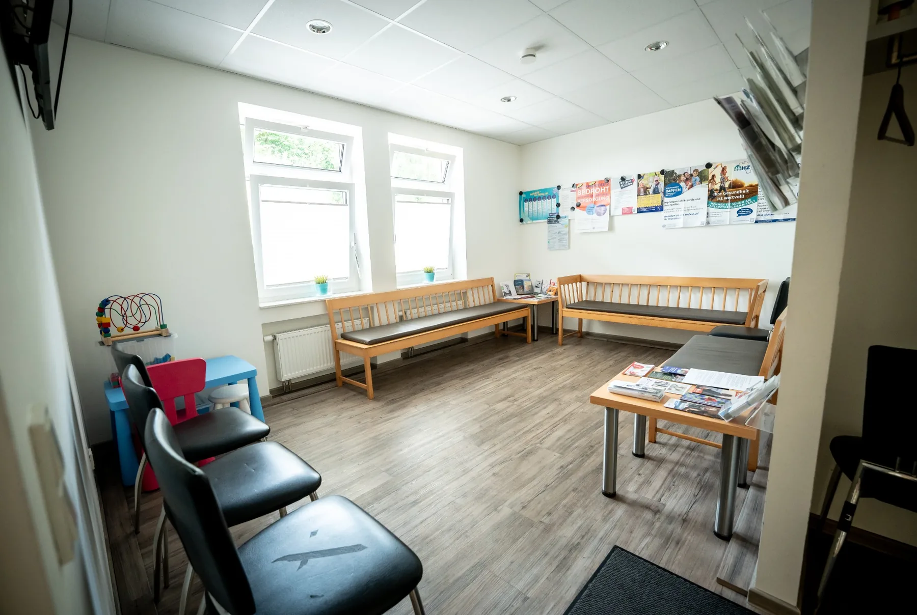 Wartezimmer der Hausarztpraxis Rhumspringe